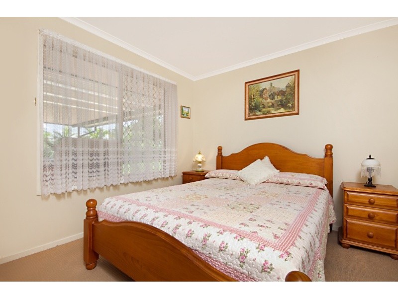 4 Fernhaven Court, Regents Park QLD 4118