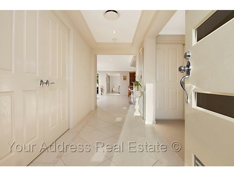 5 Cornell Close, Regents Park QLD 4118