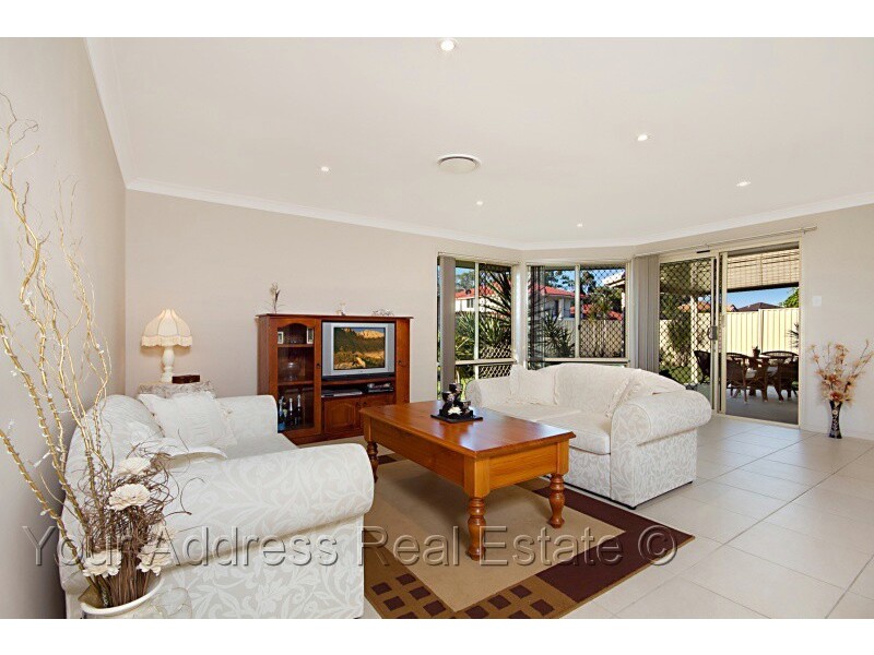 5 Cornell Close, Regents Park QLD 4118