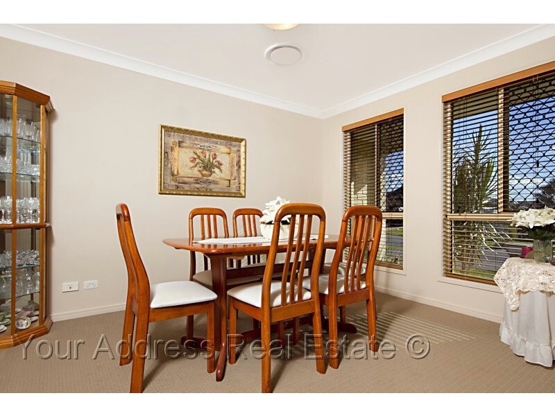 5 Cornell Close, Regents Park QLD 4118