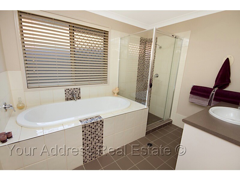 5 Cornell Close, Regents Park QLD 4118