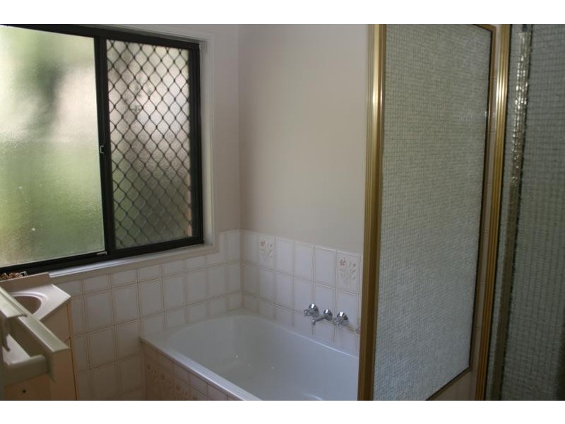 6 Bushland Drive, Regents Park QLD 4118