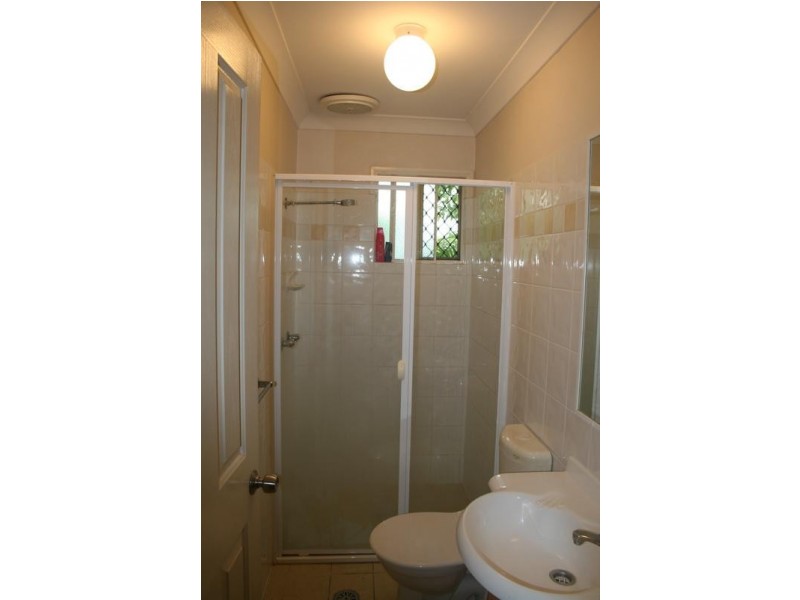 1/80 Victoria Trc, Greenslopes QLD 4120