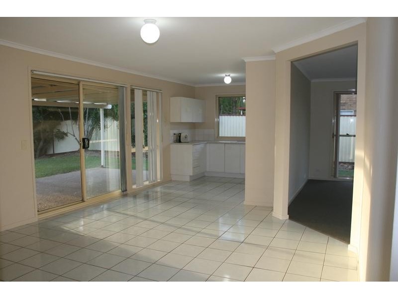 15 Winslow Court, Hillcrest QLD 4118