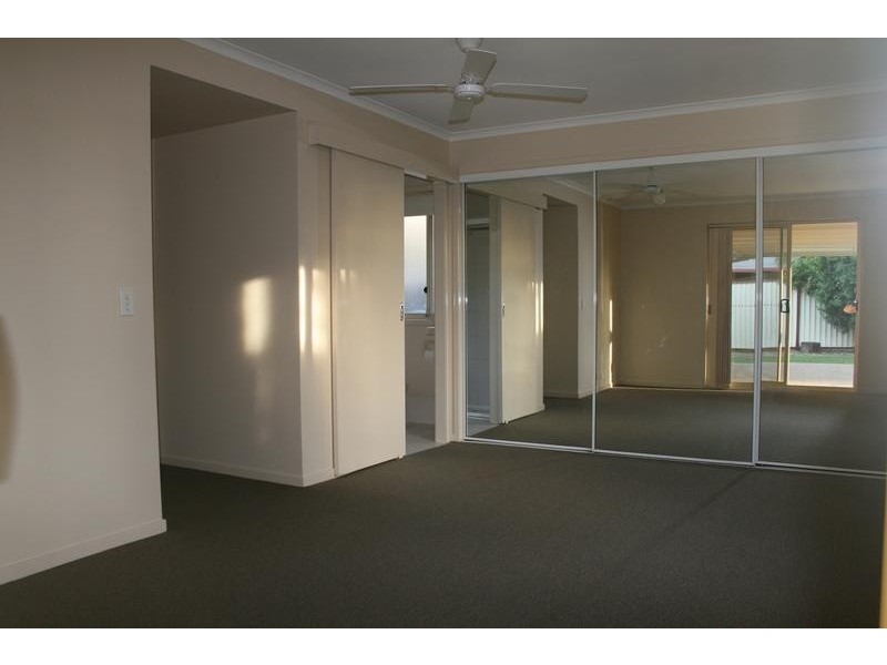 15 Winslow Court, Hillcrest QLD 4118