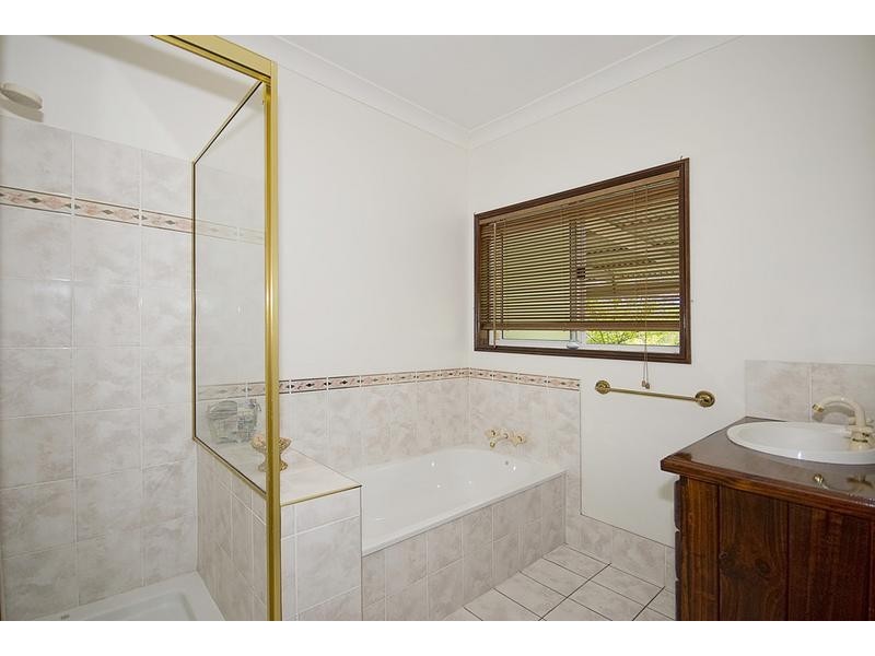 33 Michelle Drive, Cedar Grove QLD 4285