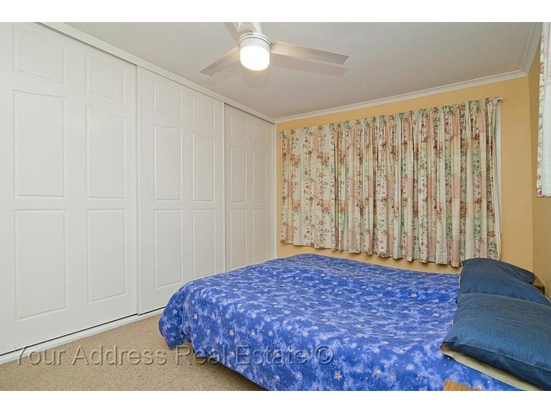 94 Conifer Street, Hillcrest QLD 4118