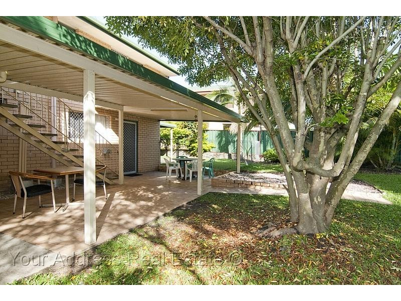 94 Conifer Street, Hillcrest QLD 4118