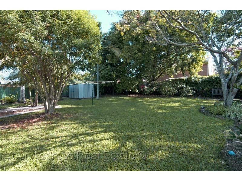 94 Conifer Street, Hillcrest QLD 4118