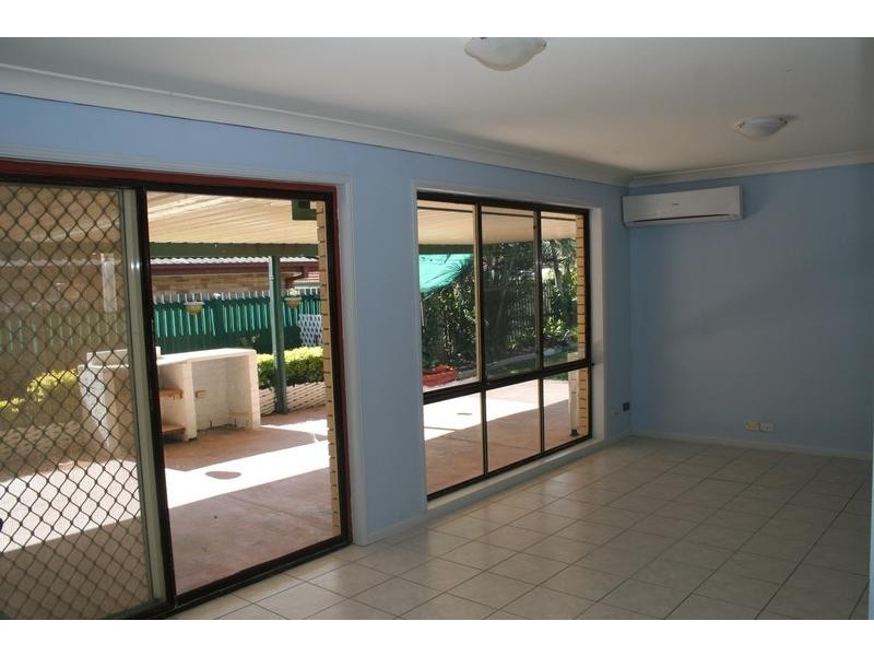 6 Ibrox Court, Regents Park QLD 4118