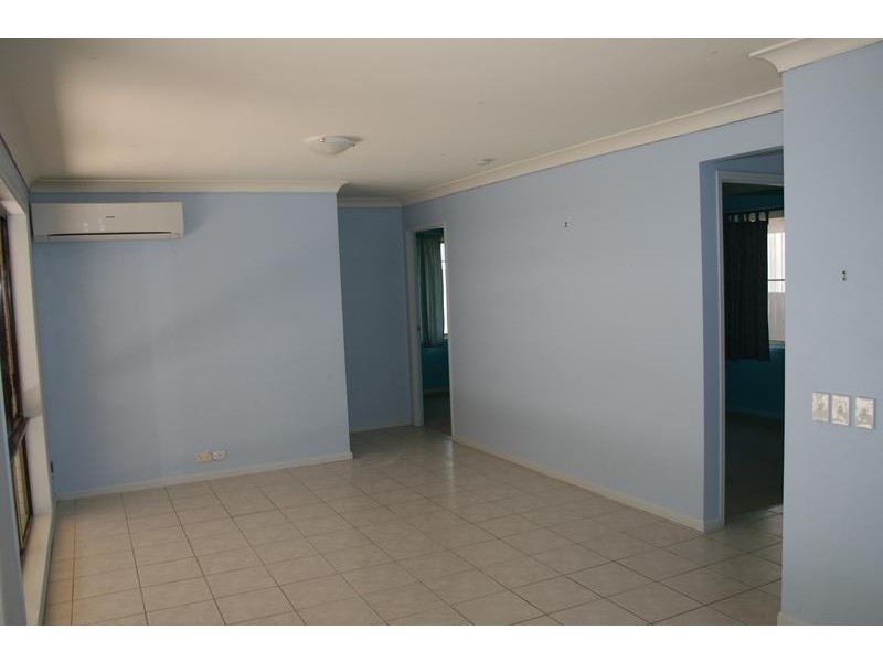 6 Ibrox Court, Regents Park QLD 4118