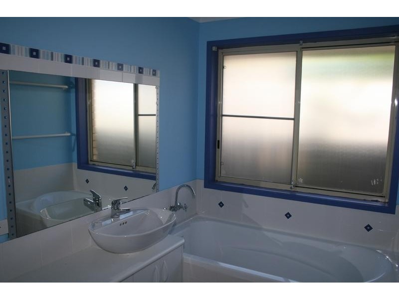 6 Ibrox Court, Regents Park QLD 4118