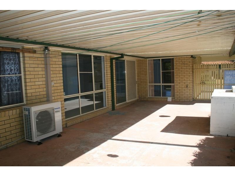 6 Ibrox Court, Regents Park QLD 4118