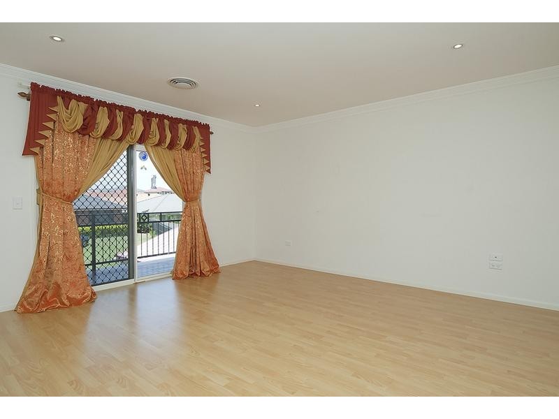 16 Cornell Close, Regents Park QLD 4118