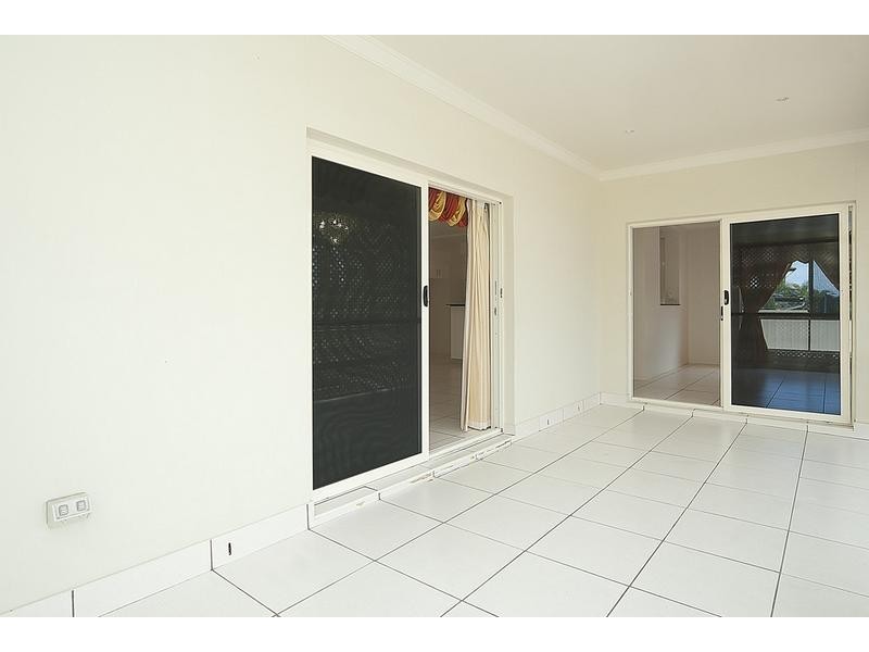 16 Cornell Close, Regents Park QLD 4118