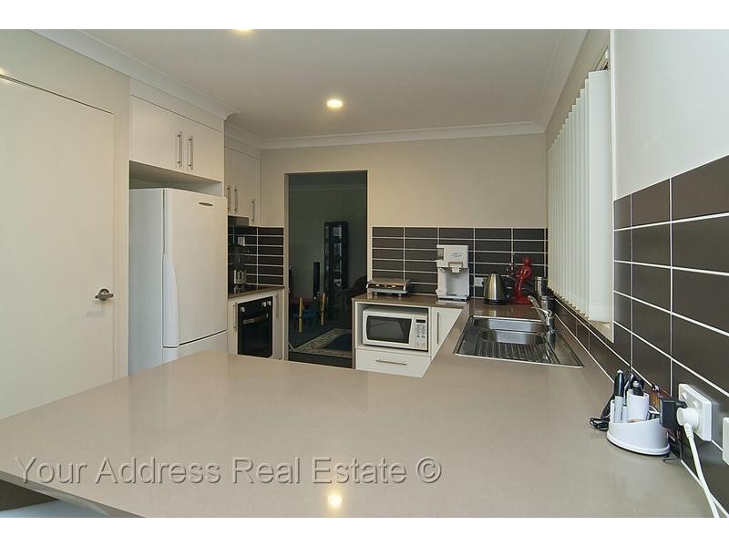 10 Chaka Street, Hillcrest QLD 4118