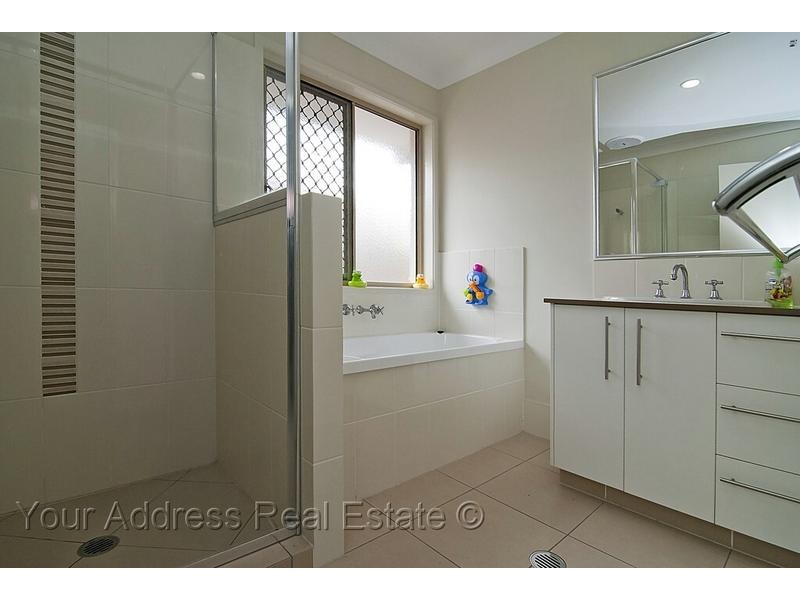 10 Chaka Street, Hillcrest QLD 4118