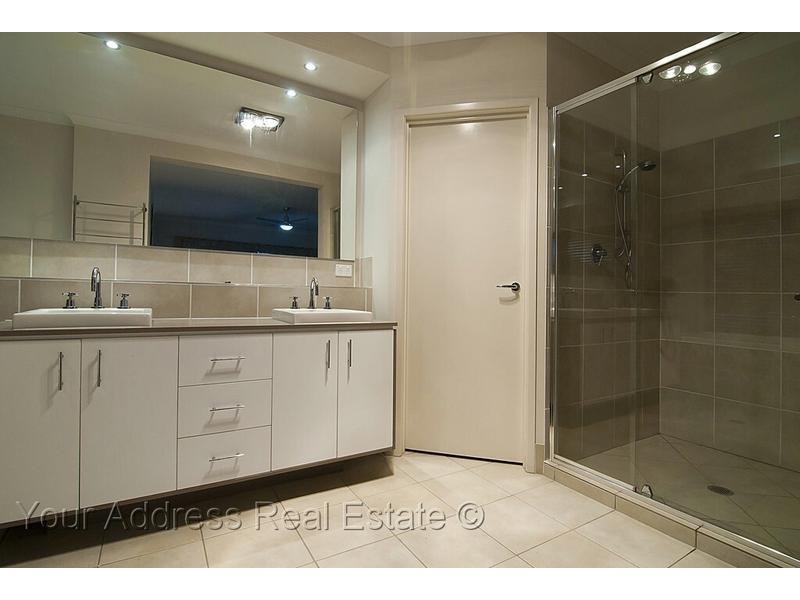 27 Scribbly Gum Court, New Beith QLD 4124