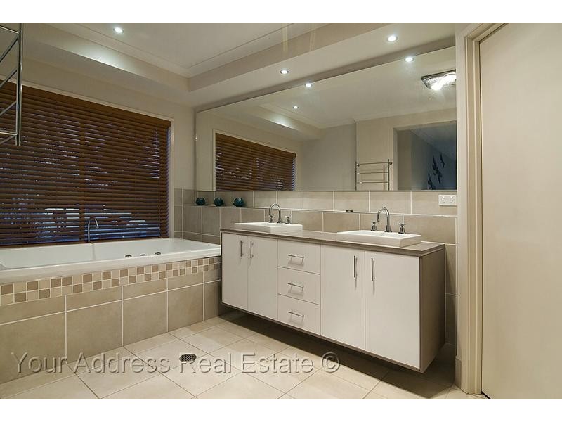 27 Scribbly Gum Court, New Beith QLD 4124