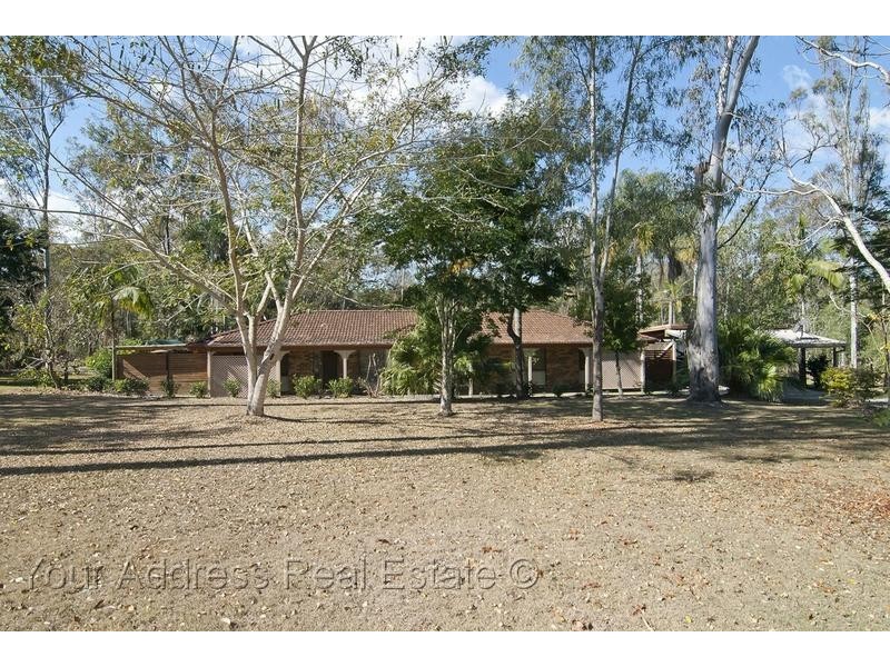 8 Kew Place, Munruben QLD 4125