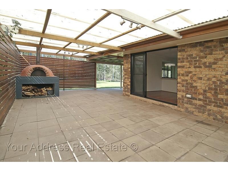 8 Kew Place, Munruben QLD 4125
