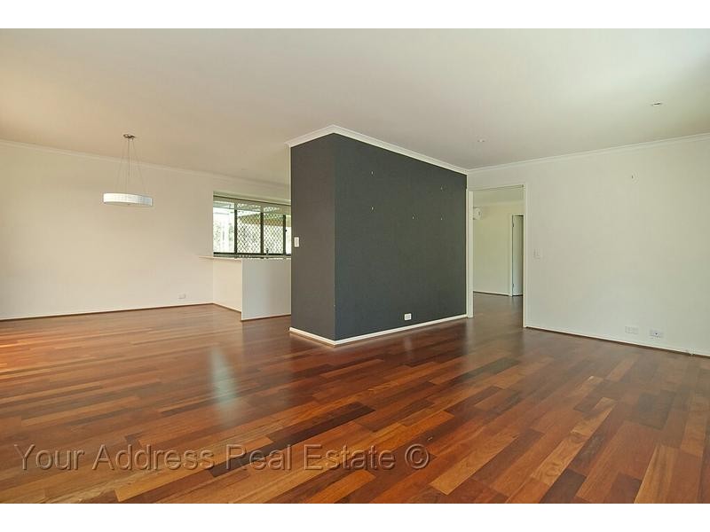 8 Kew Place, Munruben QLD 4125