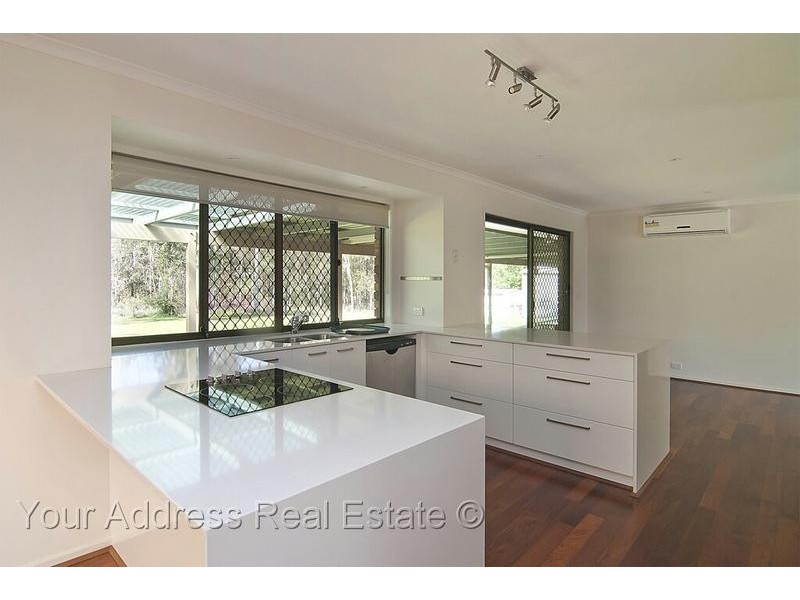8 Kew Place, Munruben QLD 4125