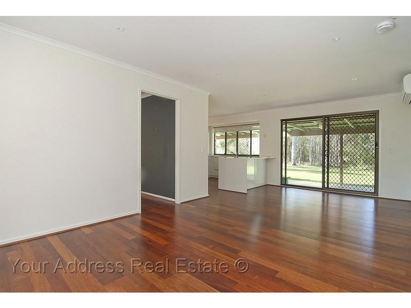 8 Kew Place, Munruben QLD 4125