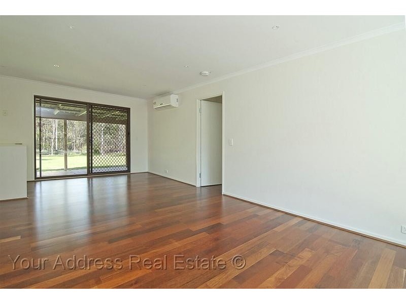8 Kew Place, Munruben QLD 4125