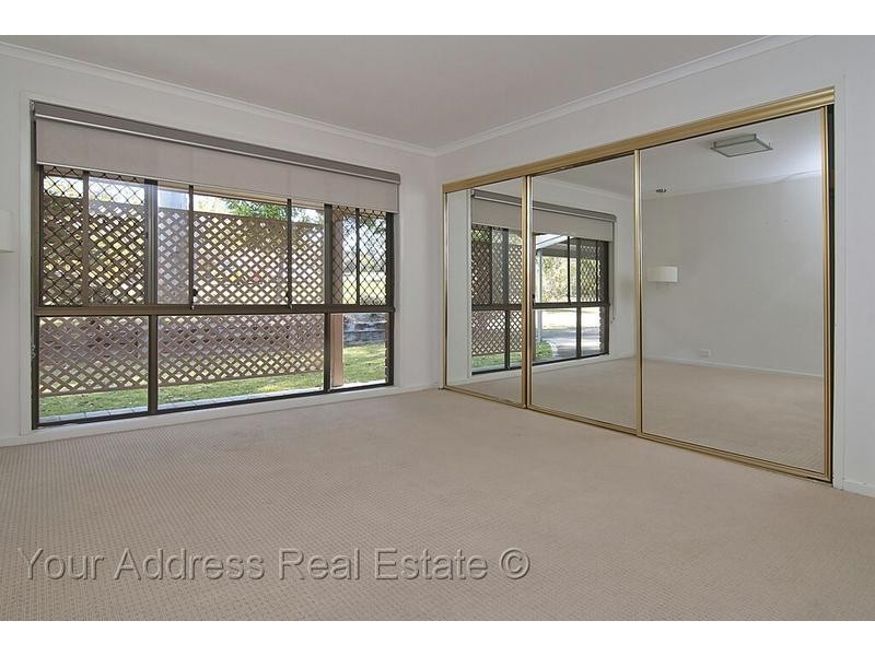 8 Kew Place, Munruben QLD 4125