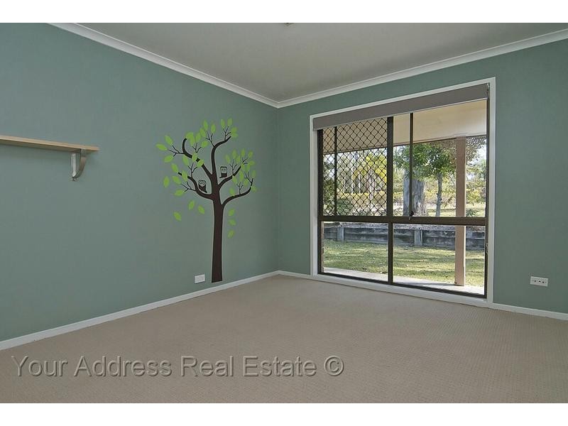 8 Kew Place, Munruben QLD 4125