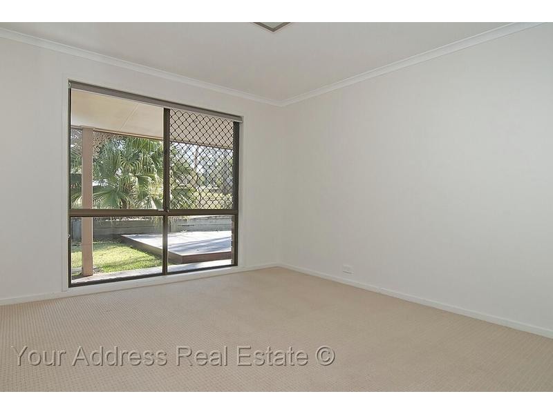8 Kew Place, Munruben QLD 4125