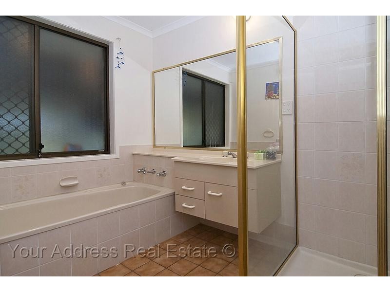 8 Kew Place, Munruben QLD 4125
