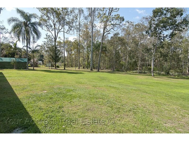 8 Kew Place, Munruben QLD 4125