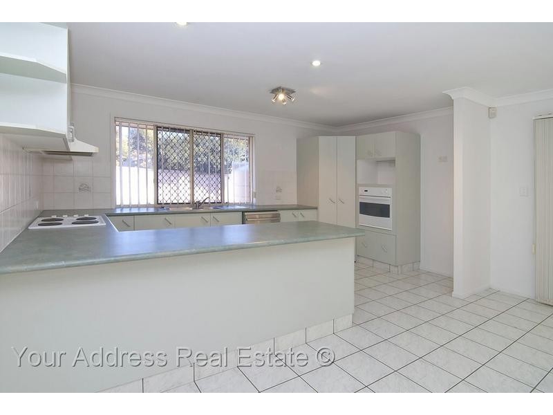 70 Glenfield Street, Parkinson QLD 4115