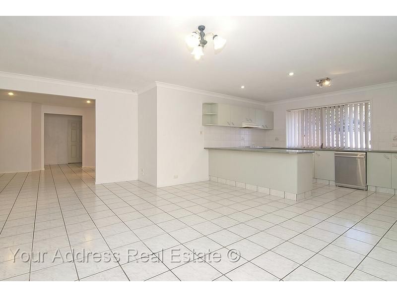70 Glenfield Street, Parkinson QLD 4115