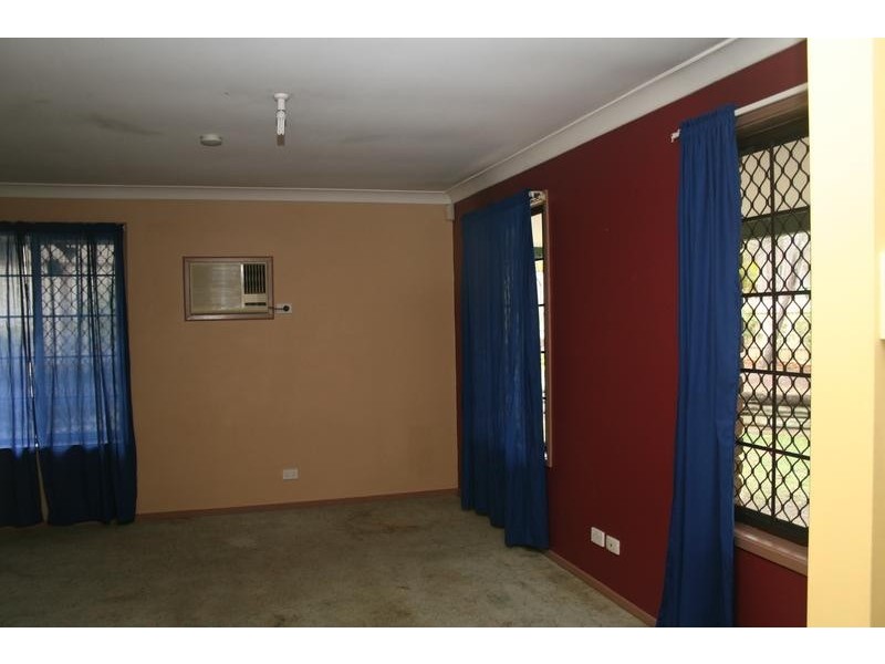 5 Regency Drive, Regents Park QLD 4118