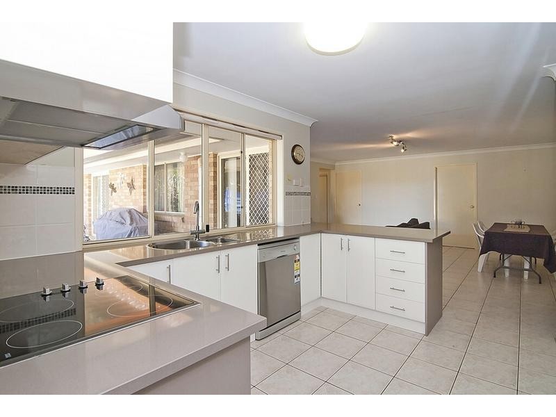105 Redgum Drive, Regents Park QLD 4118