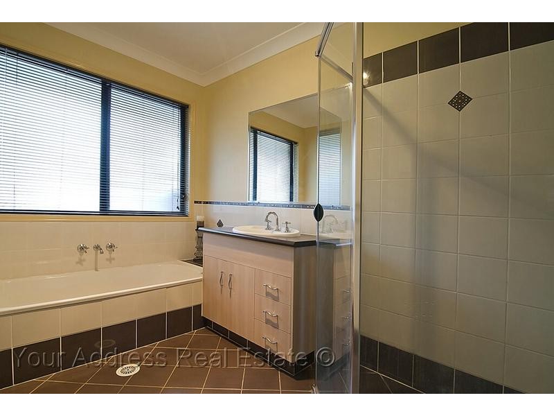 2 Jabiru Avenue, Greenbank QLD 4124