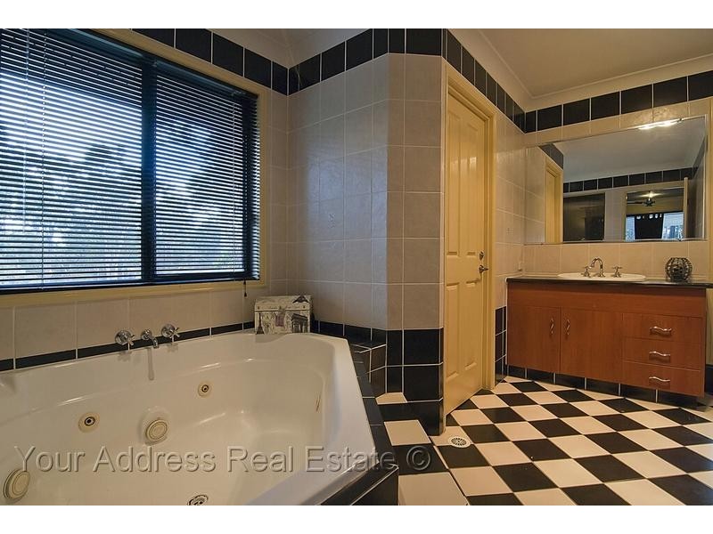 2 Jabiru Avenue, Greenbank QLD 4124