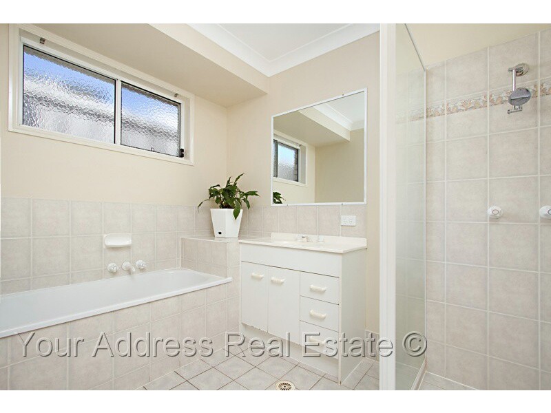8 Bansii Place, Regents Park QLD 4118