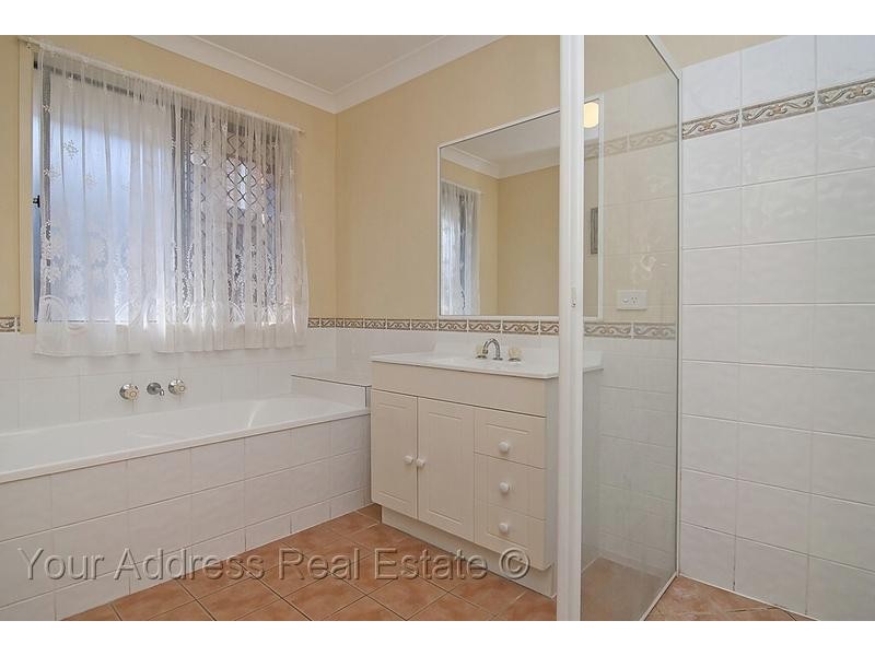 9 Cinear Court, Regents Park QLD 4118