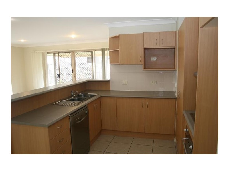26 Charlton Place, Regents Park QLD 4118