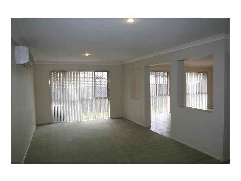 26 Charlton Place, Regents Park QLD 4118