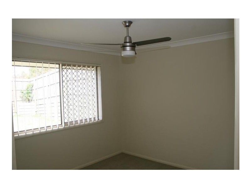 26 Charlton Place, Regents Park QLD 4118