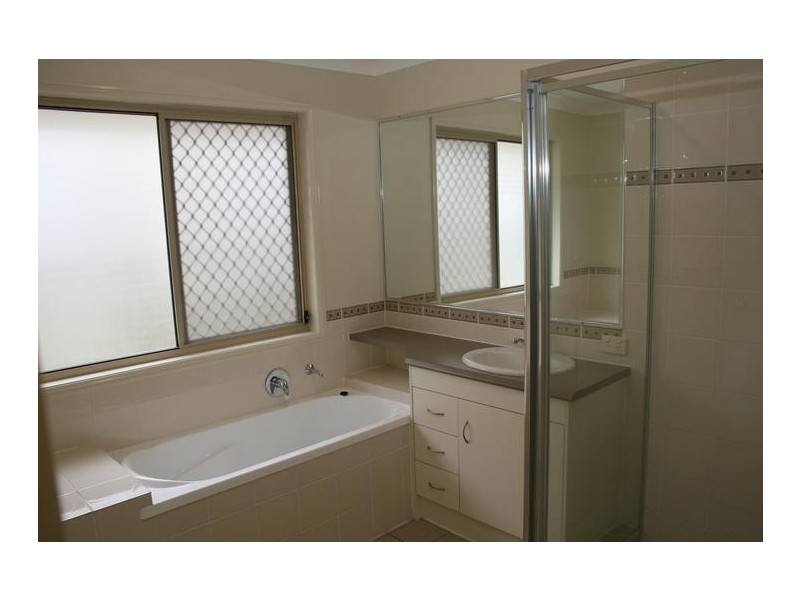 26 Charlton Place, Regents Park QLD 4118