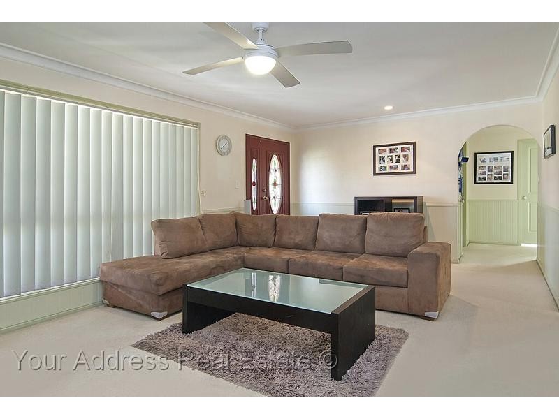 24 Bottlebrush Drive, Regents Park QLD 4118