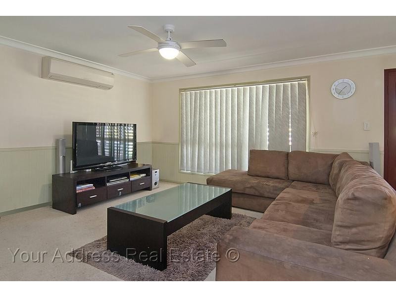 24 Bottlebrush Drive, Regents Park QLD 4118