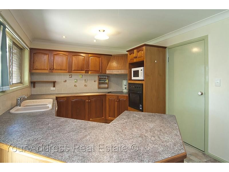 24 Bottlebrush Drive, Regents Park QLD 4118