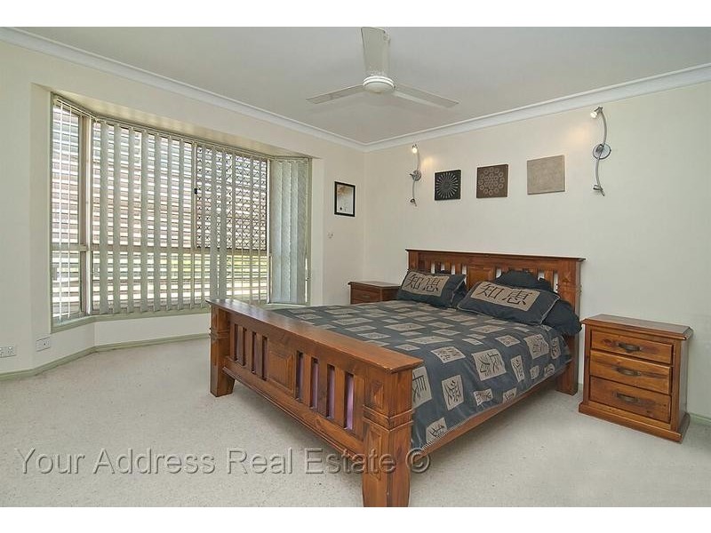 24 Bottlebrush Drive, Regents Park QLD 4118